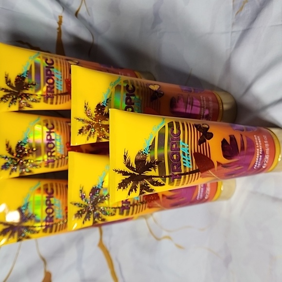 Victoria's Secret Tropic Heat Body Lotion - Picture 8 of 8